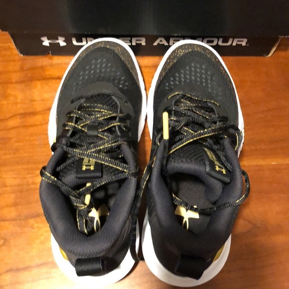 Womens Under Armour 3024594-002 Flow Breakthru 2 basketball shoes - Picture 6 of 12